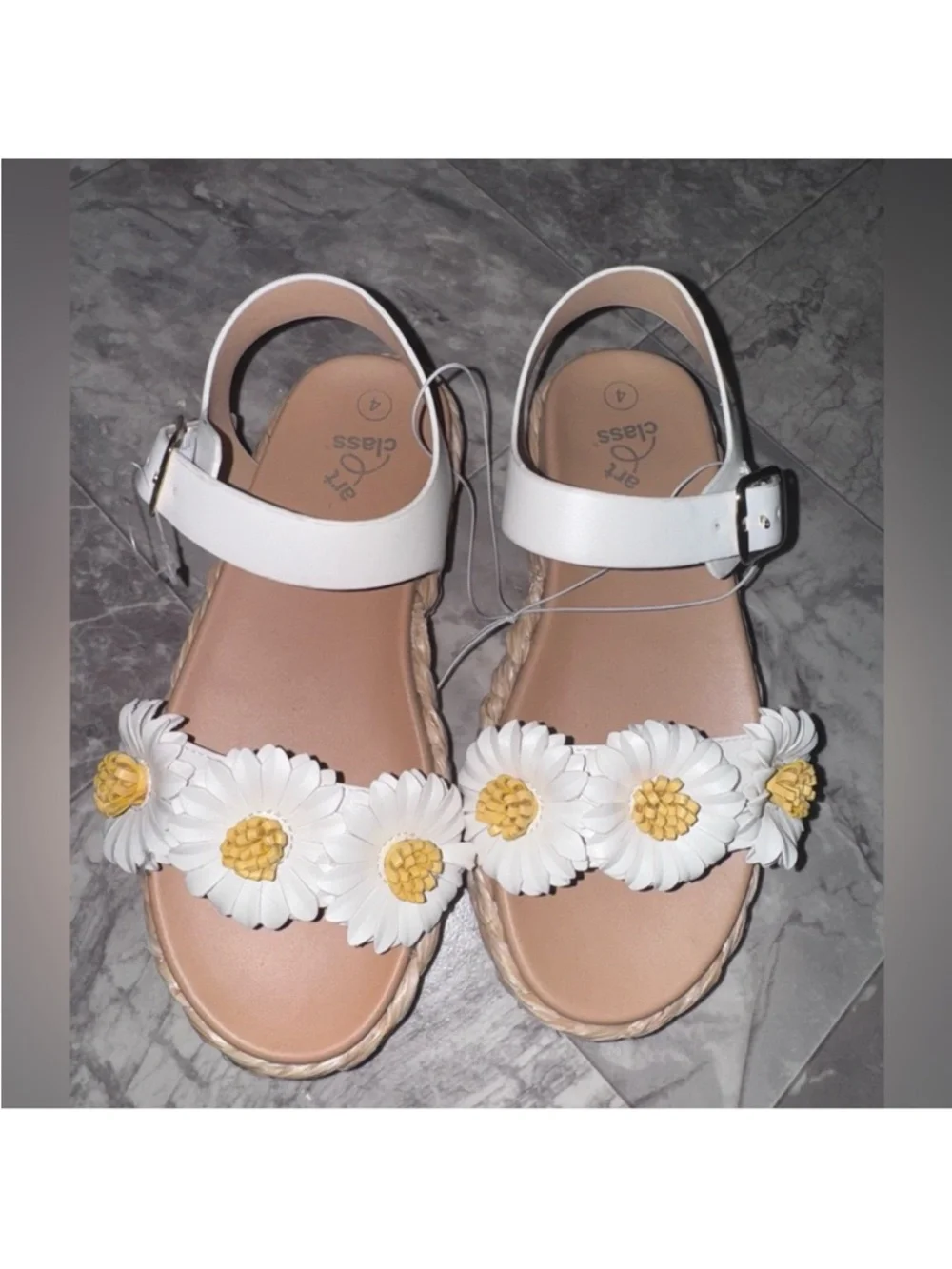 Art Class Girls Makayla White Daisy Platform Sandals Size 4 Big Girl NWT